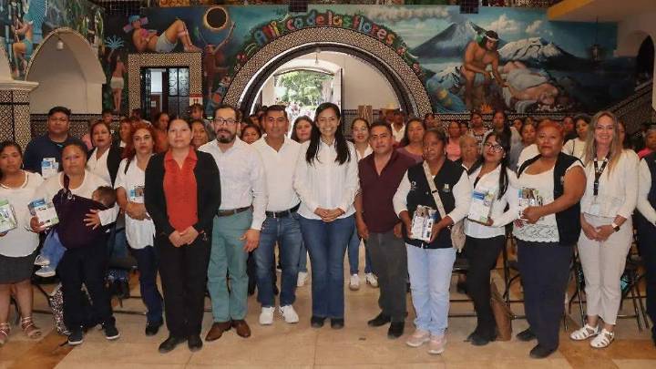 Ariadna Ayala equipa con kits médicos a 30 Casas de Salud de Atlixco
