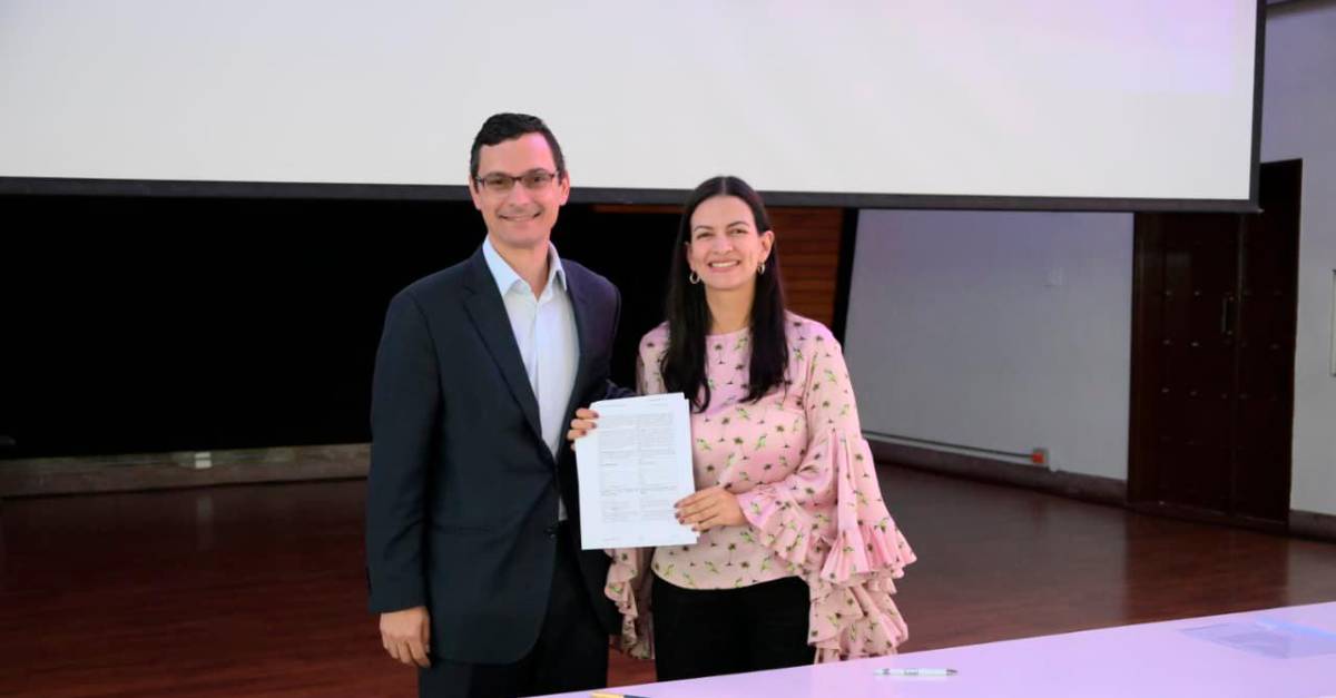 Alcaldía de Medellín y Amazon firman alianza para formar gratis en IA a 30 mil personas, ¿cómo inscribirse?