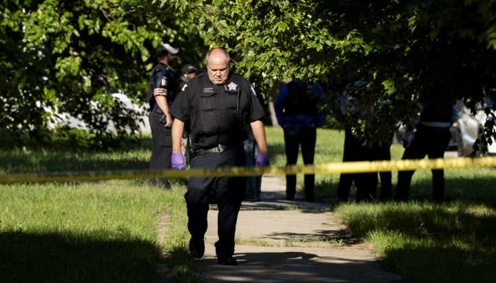 2 suspects, 5 cops injured during Englewood police shooting, crash
