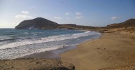 La Junta evaluará restringir la entrada de embarcaciones en la playa de los Genoveses