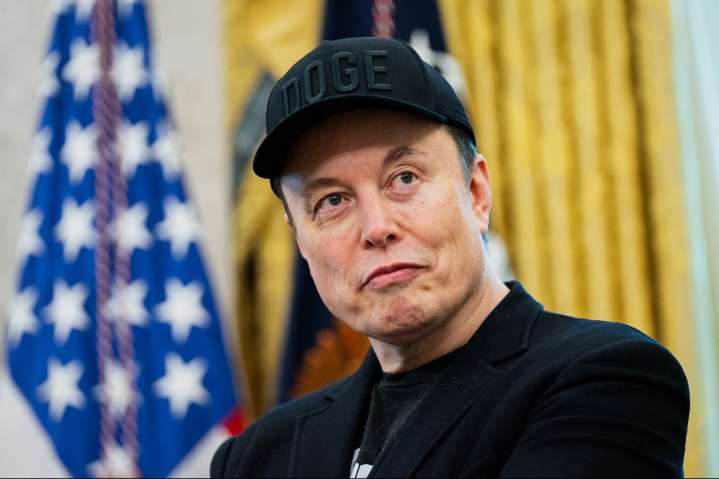 Elon Musk Threatens to Sue Apple, Sam Altman Responds