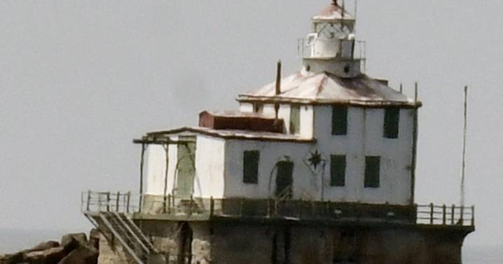 Fundraiser assists in lighthouse maintenance