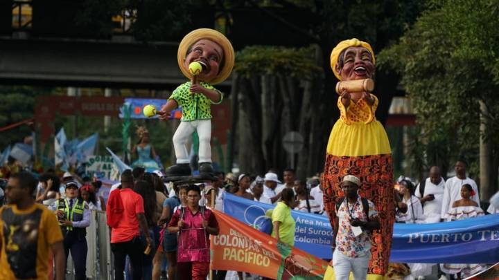 En imágenes: así se vivió el Desfile de Colonias del Pacífico del Festival Petronio Álvarez en Cali