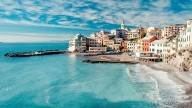 Parece Santorini pero está en España: la increíble cala escondida con casas blancas y aguas turquesas