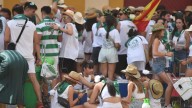 Caos bajo el sol: quejas por las largas esperas en la plaza de toros de Huesca