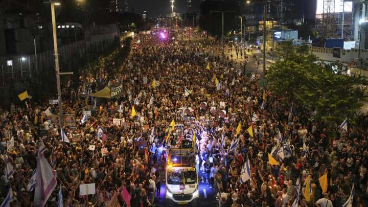 Miles de israelíes protestan contra plan de ocupar Gaza
