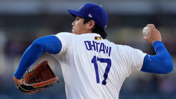 Shohei Ohtani pitches first victory with Dodgers, striking out season