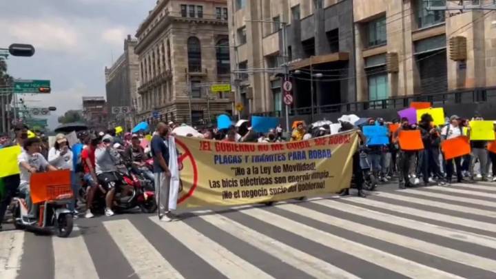 Protestan contra regulación de vehículos eléctricos en Congreso CDMX