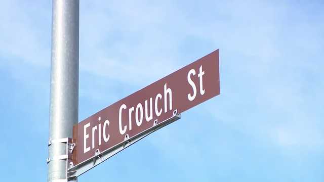 Husker legend , Heisman Trophy winner Eric Crouch honored with street sign at his high school