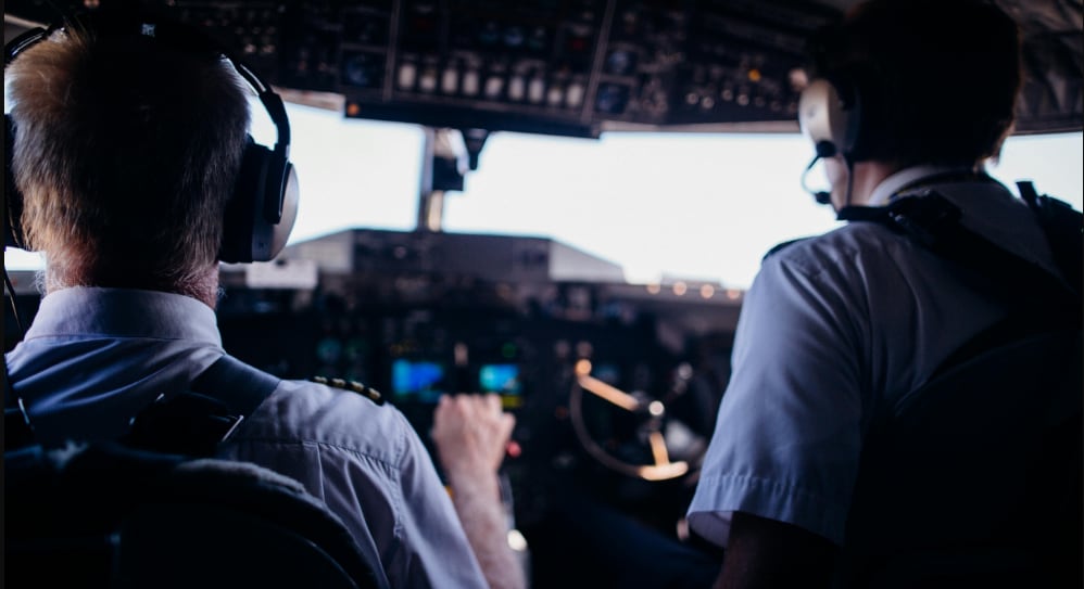 Piloto de United Airlines se niega a volar de San Francisco a Cancún y retrasa el vuelo cuatro horas: “no estoy dispuesto a arriesgar mi carrera”