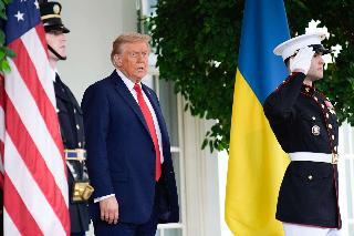 Trump anuncia que Guardia Nacional permanecerá “un largo tiempo” en Washington