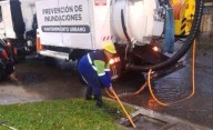 La Comuna intensifica las tareas de limpieza en desagües pluviales, zanjas y cruces de calle