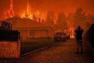 Más de mil bomberos combaten incendio en localidad lusa de Arganil