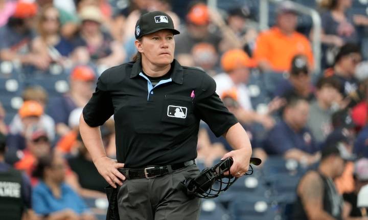 De sueño a realidad: Jen Pawol se convierte en la primera mujer árbitro en MLB en 150 años de historia