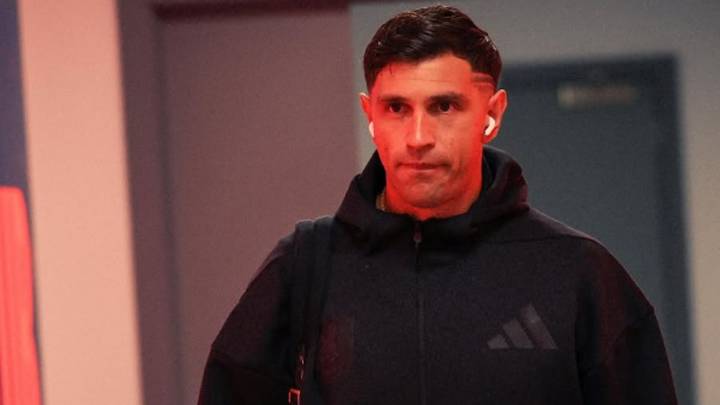 Dibu Martínez está más cerca que nunca de pasar al Manchester United