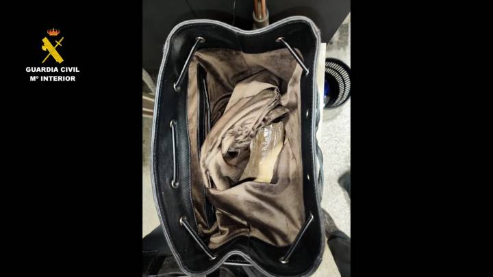 Detenido en el aeropuerto de Sevilla por llevar 2,5 kilos de cocaína en su maleta