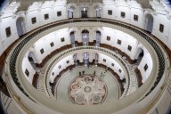 Texas Gov. Abbott vows to approve GOP-leaning congressional voting map