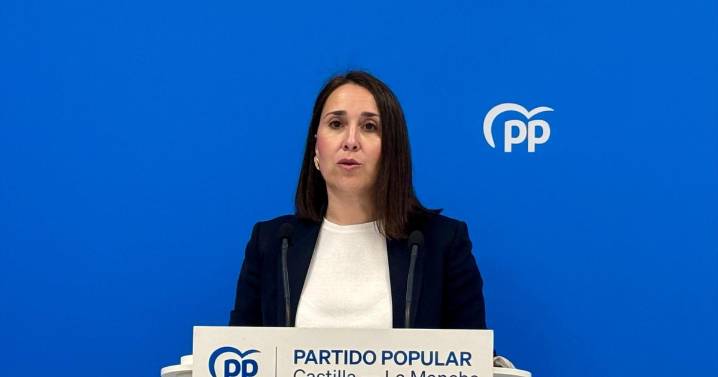 Page, de vacaciones mientras la región arde: el PP denuncia el ‘desgobierno’ socialista en Castilla