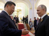 Vladimir Putin llegó a China en busca de apoyo militar y económico ante las presiones de Donald Trump