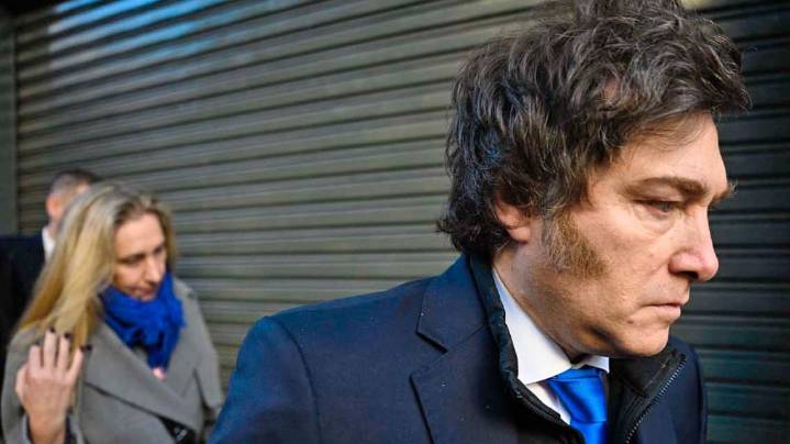 Un león atrapado en la casta