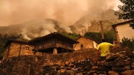 El fuego arrasó ya 4.000 hectáreas en Asturias: tres nuevos incendios en Somiedo sumen en la angustia a los vecinos