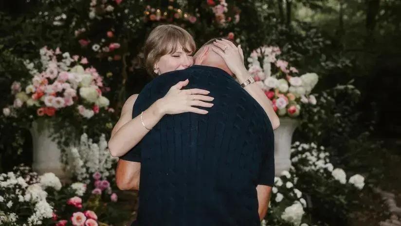 Padre de Travis Kelce reveló que su hijo y Taylor Swift se comprometieron hace dos semanas
