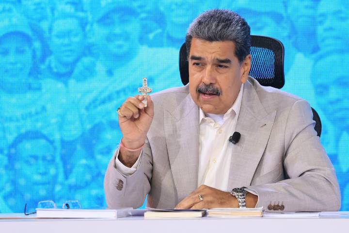 Maduro moviliza a cuatro millones de milicianos como respuesta a los destructores enviados por Estados Unidos ante sus costas