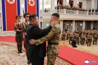Condecora Kim Jong-un a soldados norcoreanos que combatieron en Rusia