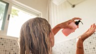 Ni todos los días ni una vez por semana: un experto confirma cada cuánto hay que lavarse el pelo en verano