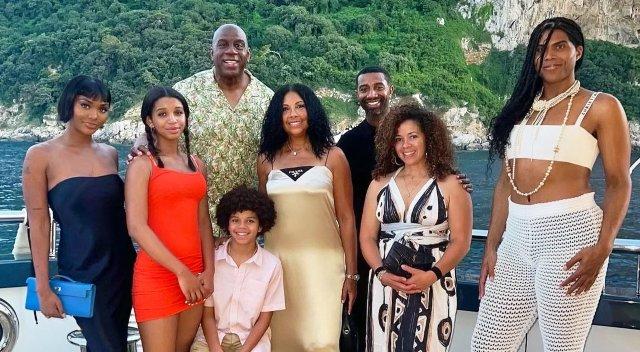 “Wow”: Magic Johnson’s Family Photo Goes Viral – NBA Legend’s Rare Snapshot Stuns Fans