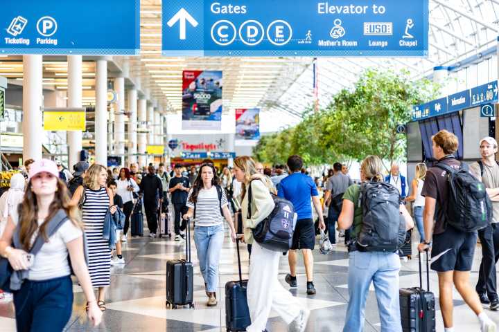 Aeropuerto se prepara para fin de semana festivo de Labor Day