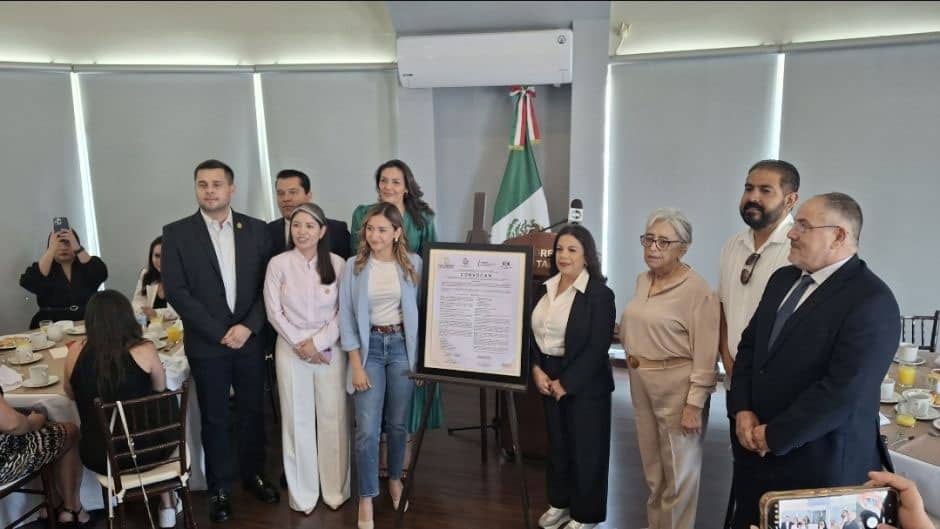 Presentan Parlamento Juvenil en el Congreso