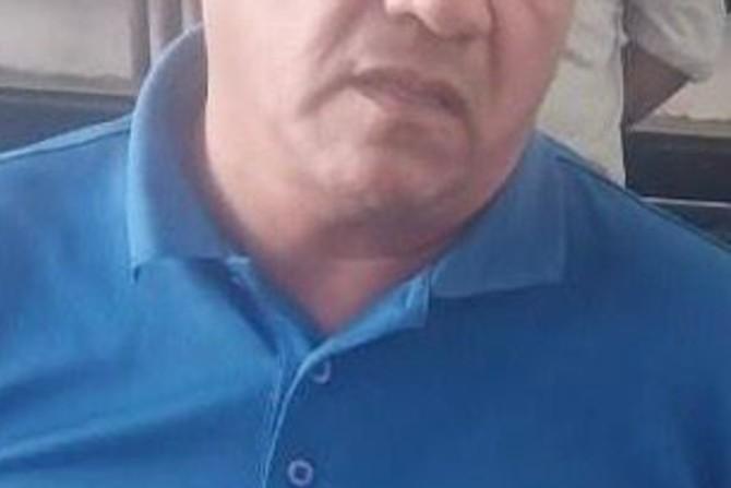 Extorsionador detenido tomando fotos de una casa