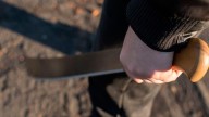 Violento asalto a un Uber en La Banda: hombres armados con un machete lo despojaron de sus pertenencias