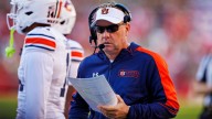Hugh Freeze Pays Heartfelt Tribute to Key Auburn Figure Who Died in 2024 From tribute to test, Auburn faces Baylor in a season opener that could define Hugh Freeze’s rebuild and Jackson Arnold’s rise.