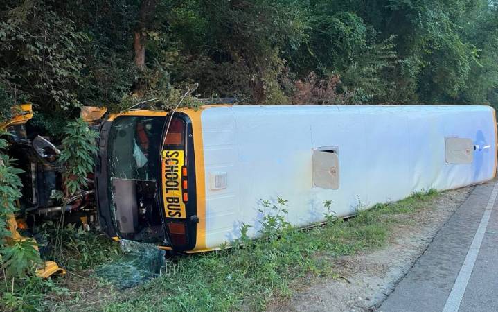 Accidente de autobús escolar en Cleveland ISD deja 36 hospitalizados