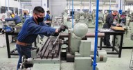 Producción industrial se contrae a tasa anual 0.4% en junio: Inegi