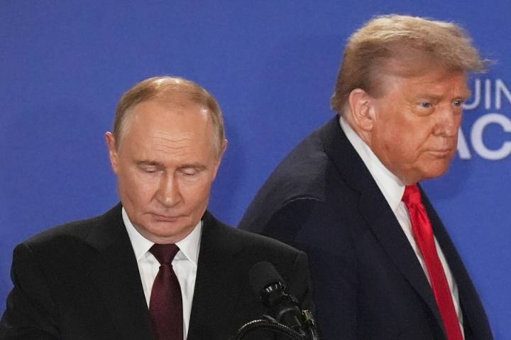 Putin must change his behavior on Ukraine, or face regime change 
