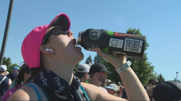 Hood to Coast runners battle extreme heat during the first day of the race