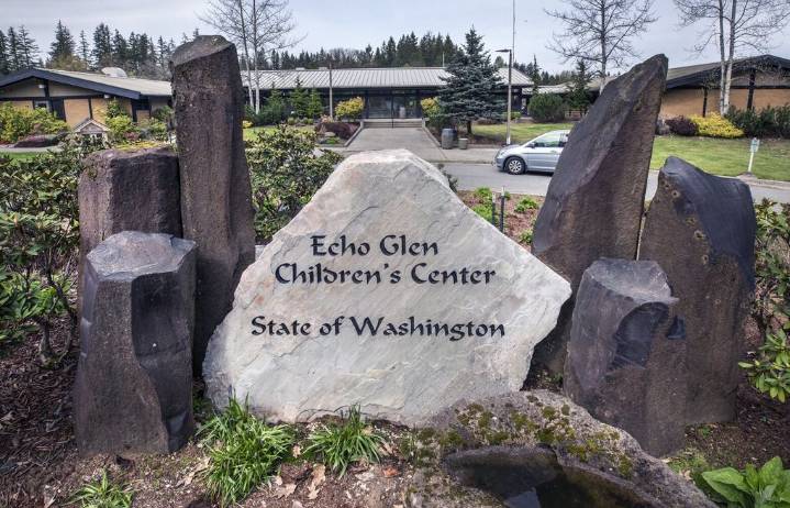 WA state employee stopped at Canada border, held by ICE in Texas, union says