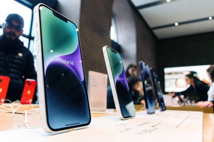 Apple invertirá $100,000 millones para fabricar más dispositivos en EE. UU.