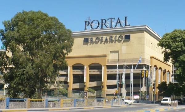 Intentó robarse un aire acondicionado de un shopping y terminó arrojándose al vacío