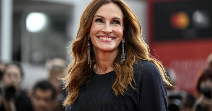 Julia Roberts deslumbra en su primera alfombra roja del Festival de Venecia