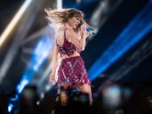 Taylor Swift y Travis Kelce se casan: su primer beso público en Buenos Aires