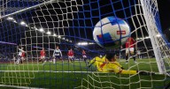 La certificación de la FIFA que recibe la cancha sintética del Claro Arena
