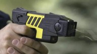Mendoza habilitó el uso de pistolas Taser para los preventores municipales