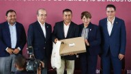 Edomex entrega laptops y kits a supervisores escolares