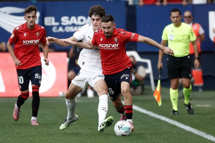 Osasuna desmonta al Valencia en 20 minutos