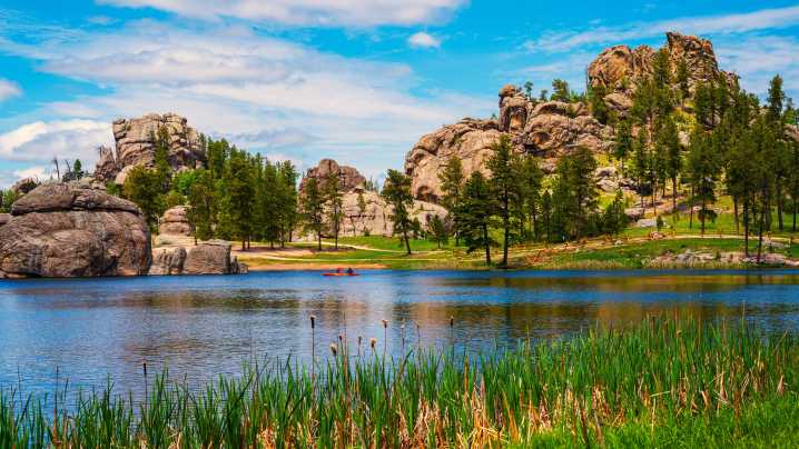 South Dakota's Largest State Park Is A Mirror Image Of Yellowstone, Only Better