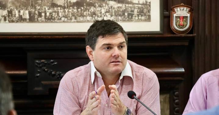 Gobierno se resiste a idea de alcaldes de destinar IVA de las comunas para financiar Ley de Seguridad Municipal